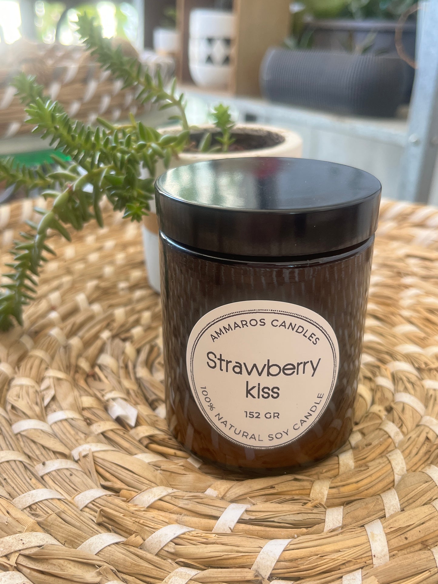 נר שעוות סויה צנצנצת חומה בינונית בניחוח STRAWBERRY KISS
