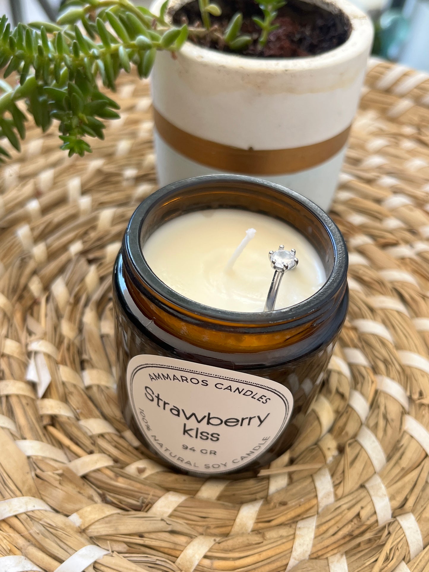 נר שעוות סויה צנצנת חומה בניחוח STRAWBERRY KISS