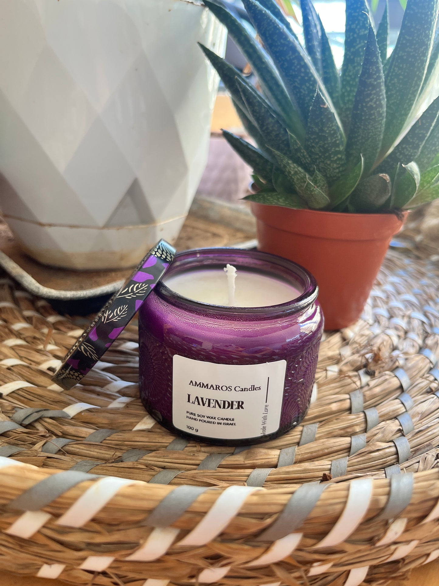 נר שעוות סויה קטן בכלי מעוצב בניחוח LAVENDER