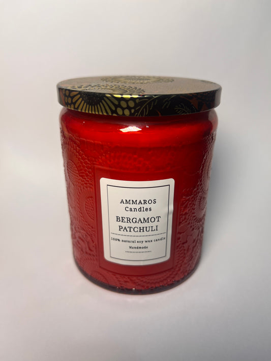 נר בצנצנת מעוצבת אדומה בניחוח bergamot &patchuli