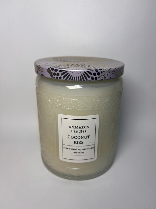 נר בצנצנת מעוצבת לבנה בניחוח Coconut kiss