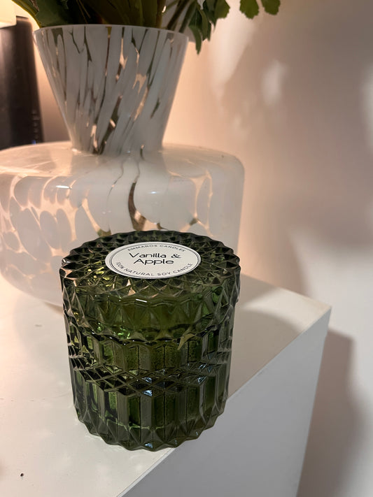 נר שעוות סויה בינוני בניחוח וניל תפוח