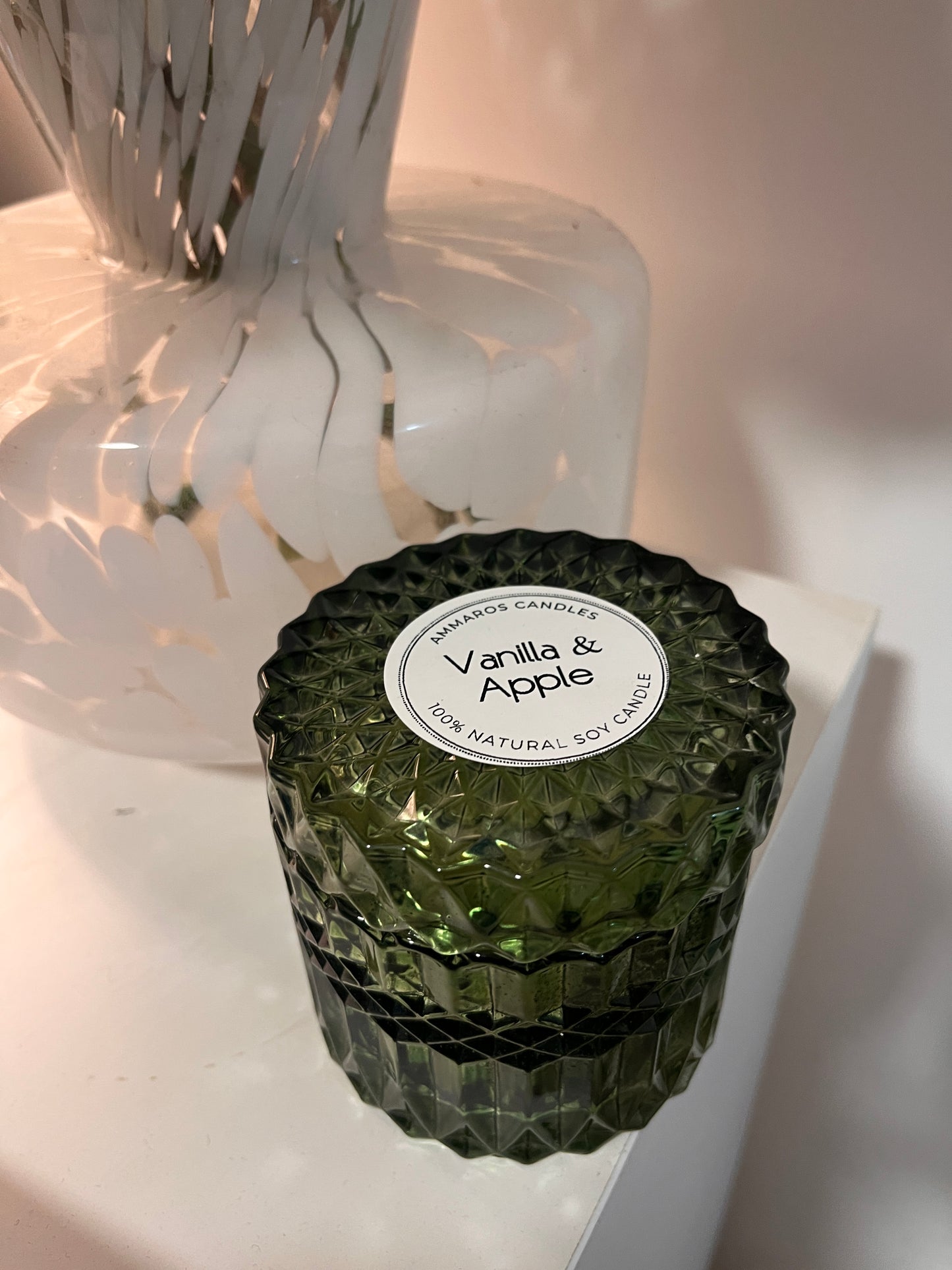 נר שעוות סויה בינוני בניחוח וניל תפוח